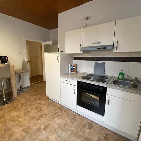 Apartment Monteurwohnung Four-bedroom Mit Parkplatz