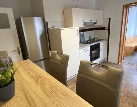 Apartment Monteurwohnung Four-bedroom Mit Parkplatz *