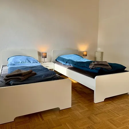 Monteurwohnung Four-bedroom Mit Parkplatz
