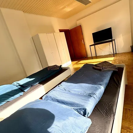 Monteurwohnung Four-bedroom Mit Parkplatz Apartment *